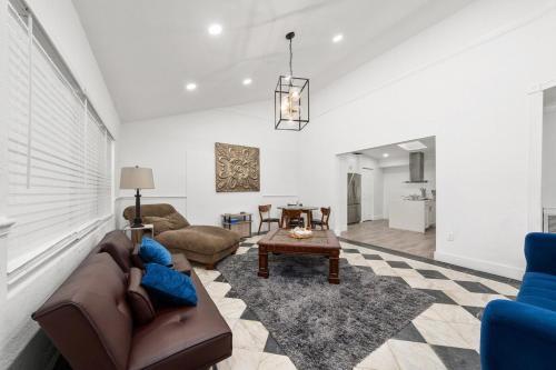 Sanford Apartment | Bright Modern Home