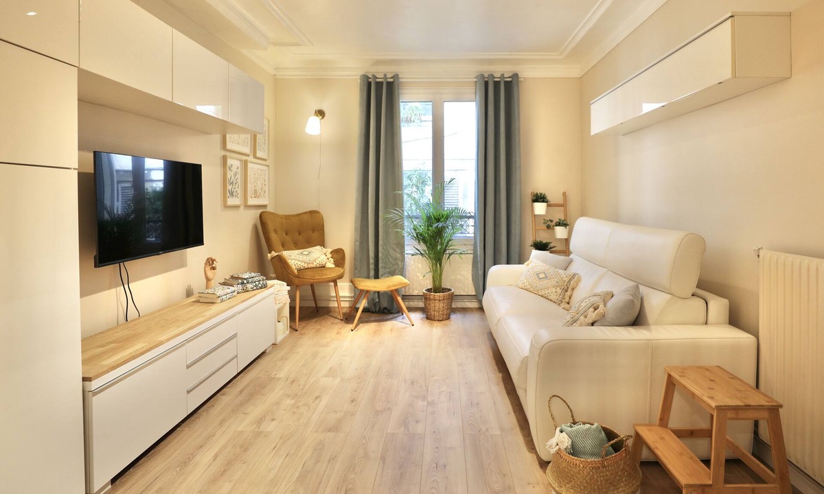 Saint-Vincent-de-Paul Apartment | Centric and spring flat!