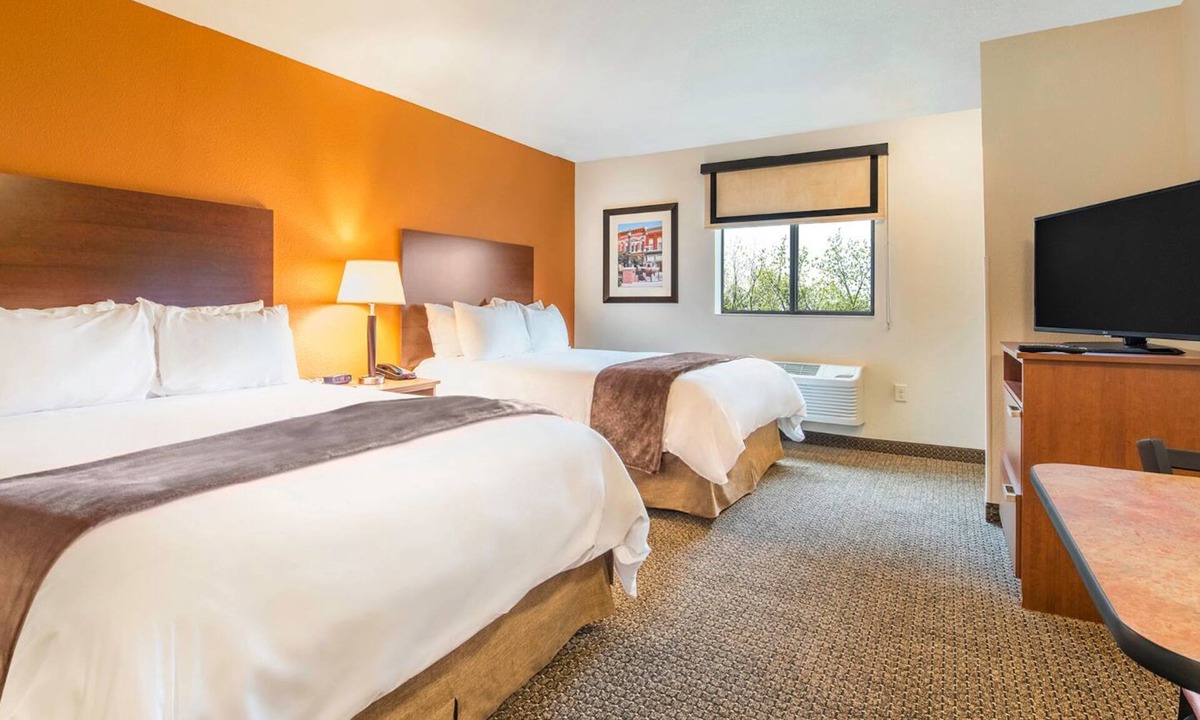 Hastings Hotel | Comfortable Room Near the Hastings Kool-Aid Museum