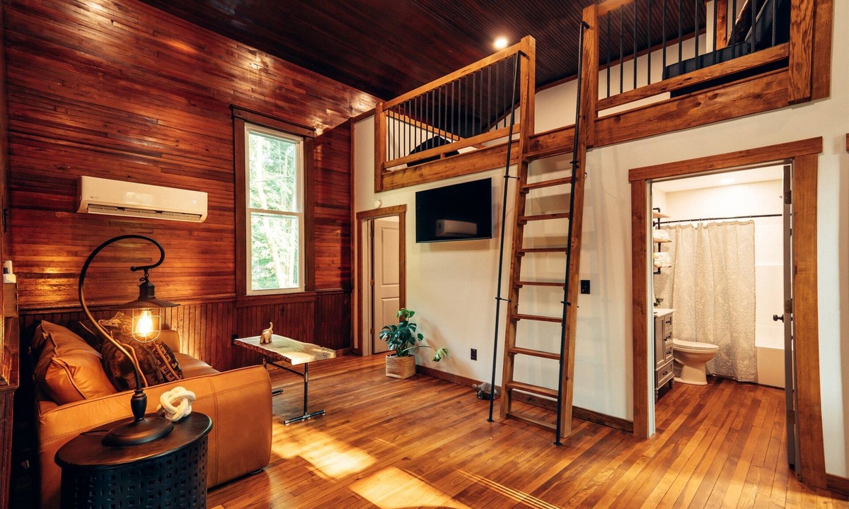 Procious House | Corton Lodge – Riverfront Wedding & Group Retreat
