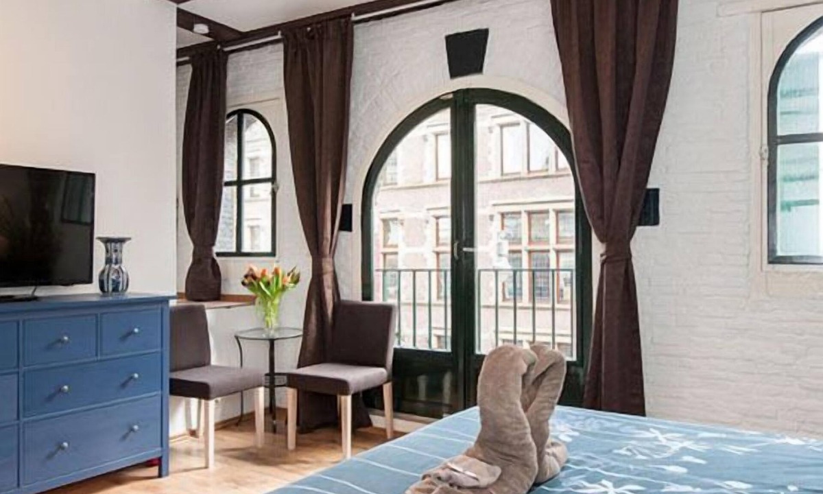 Burgwallen Nieuwe Zijde House | Crown Guesthouse Amsterdam