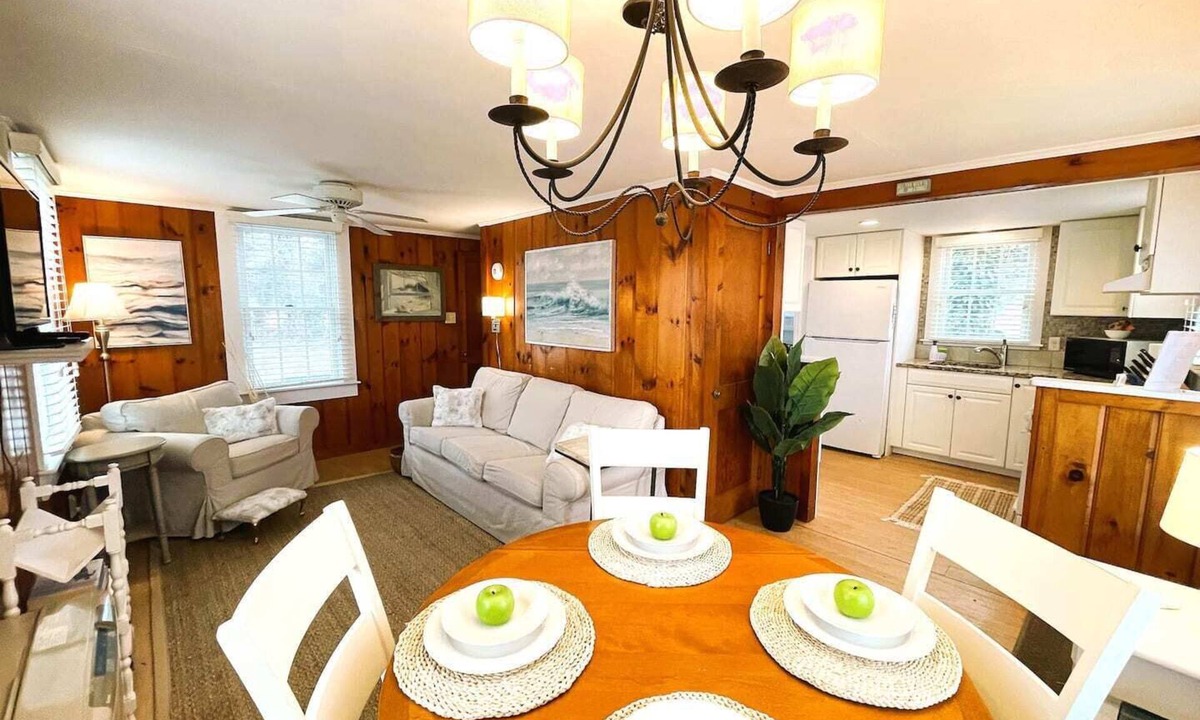 Campground Landing Cottage | Edgewood on Campground Beach/Steps to the Sand