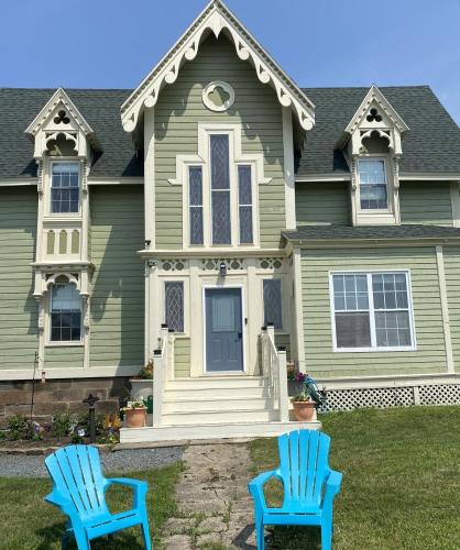 Pictou Bed & Breakfast | Seabank House Bed and Breakfast Hummingbird