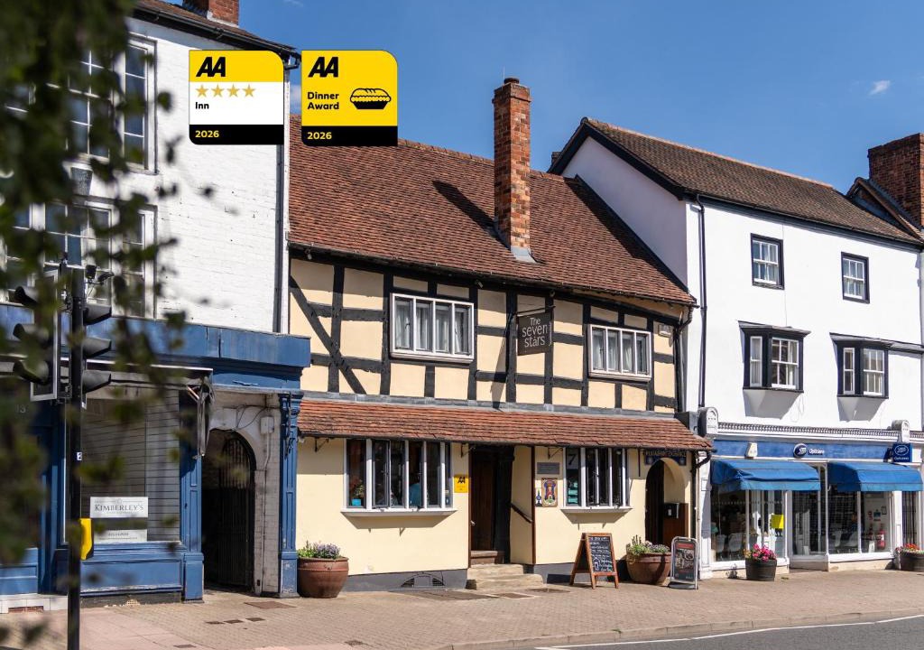 Moreton Hotel | Seven Stars
