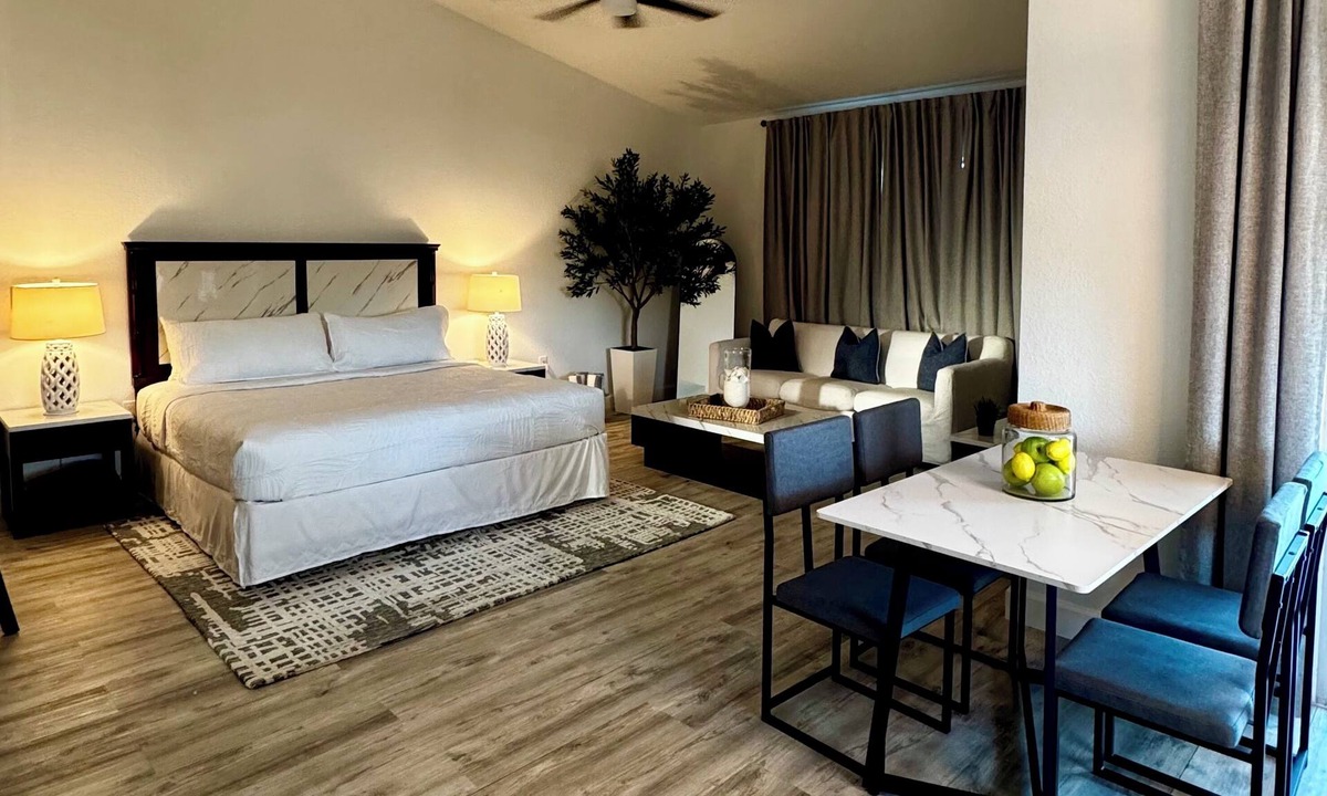 Bailey Town Apartment | Sunshine studio villa optional gull car rental