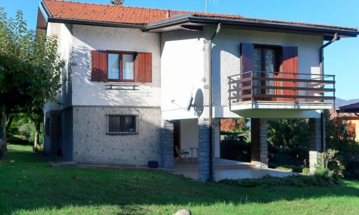 Castello House | Vacation home Mariatheresa in Castelveccana - 5 persons, 2 bedrooms
