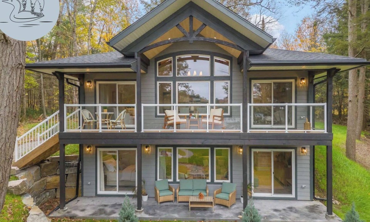 Lake of Bays Cottage | Waterfront in Style, EV Chrgr, Firepit, Canoe, Kayak, Dog OK