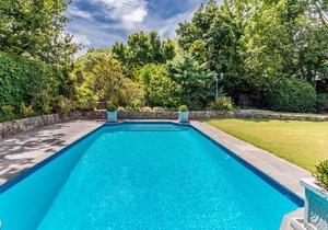 Comfortable 2-Bedroom-Apartment in Upper Constantia in Constantia
