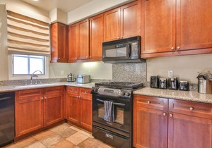 Poolside! Stunning Villa near sparking pool & large spa, Garage, Pet Friendly! (L62-2) in La Quinta