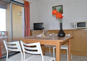Studio Cabin with Pool, 4 Sleeps, Near Beach and Shops in Fleury-Saint-Pierre-la-Mer