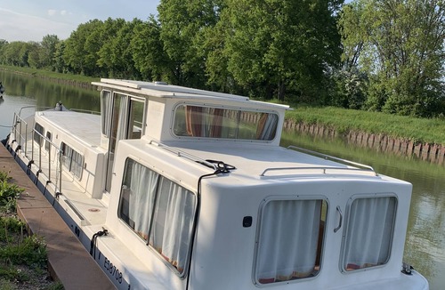 Nevers Boat Rental | 11m barge