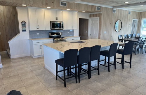 Hope Town House | 7BR7BA, Pool, 2 Boat slips, steps to Tahiti Beach, Sleeps 18, +cabana adds 2