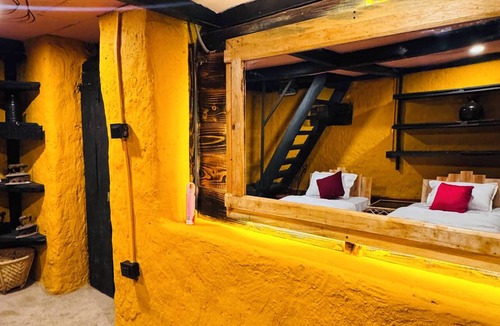 Nagarjun House | 80's House