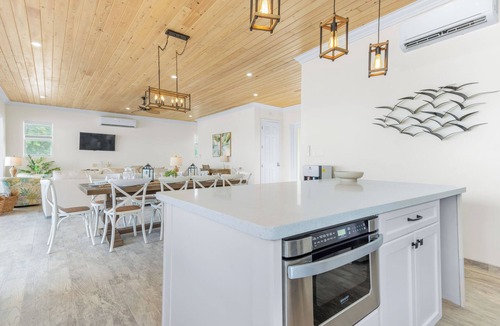 Rolleville Villa | Boundless, beachfront, walk to Cocoplum sandbars & restaurants via the beach!