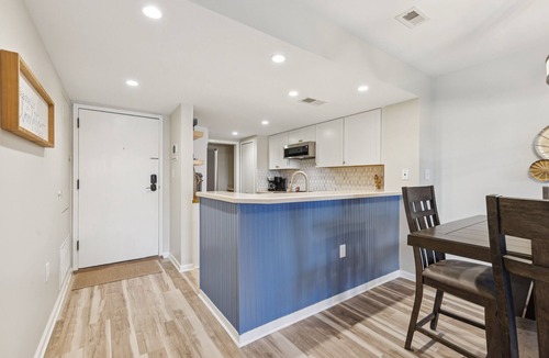 Shelter Cove House | Bright & Modern Pet Friendly Beach Getaway