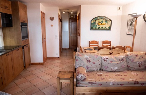 Meribel-Mottaret Apartment | Charming 3-room apartment in Méribel, near slopes and shops