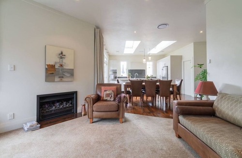 Mount Eden House | Charming Heritage Bungalow in Mt Eden