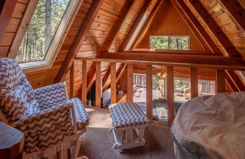 Altaville Cabin | Cozy A-Frame Cabin w/Lake Access & Dog Friendly