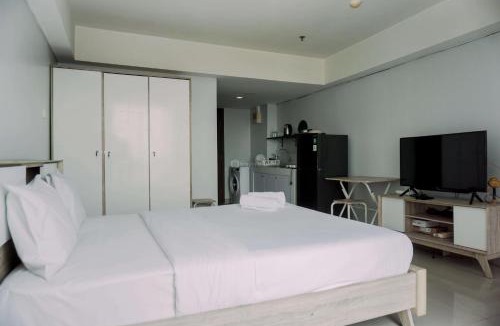 Cawang Apartment | Cozy Living Studio Room Apartment at H Residence By Travelio
