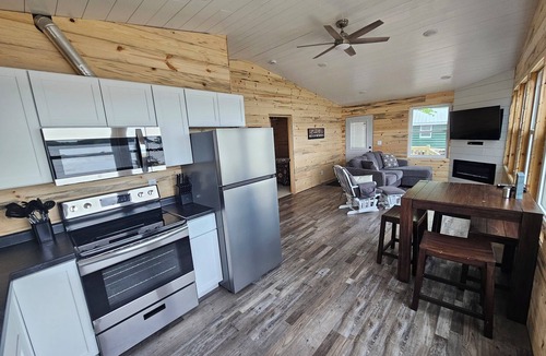 Nevis Cabin | Crow Crest Lodge Resort #6 Waters Edge, Stunning Sunsets, Family Getaway