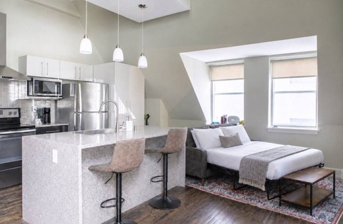 East Town Apartment | Downtown Luxury 1BR Loft · Walkable · Sleeps 4