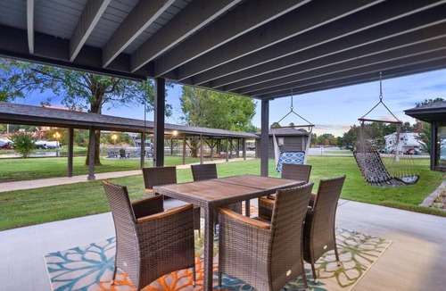 Piney House | Game Room | Karaoke | Lakefront | Sleeps 15