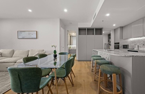 Canberra Apartment | Luxurious 2BR In Sought-After `Eastbourne` Complex