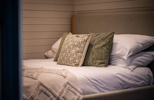 Llangollen Cabin | Luxurious Canal-side mini lodge in Llangollen.