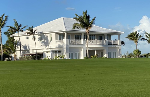 Rokers Point House | Oceanfront Home in Exuma w optional guest house