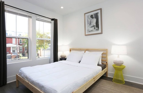 Petworth Bed & Breakfast | Petworth Stylish Unit with Amenities & Comforts