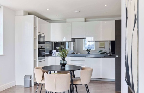 Chiswick Riverside Apartment | Second Storey at Kew
