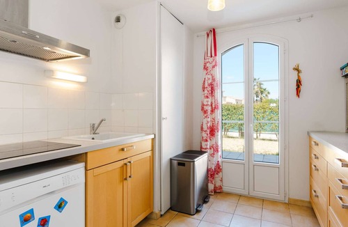 Narbonne-Plage Villa | Spacious 4-Room Villa with Private Pool, Garden, Parking, and WiFi – Sleeps 7
