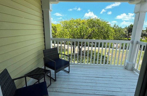 Bailey Town Apartment | Sunshine studio villa optional gull car rental