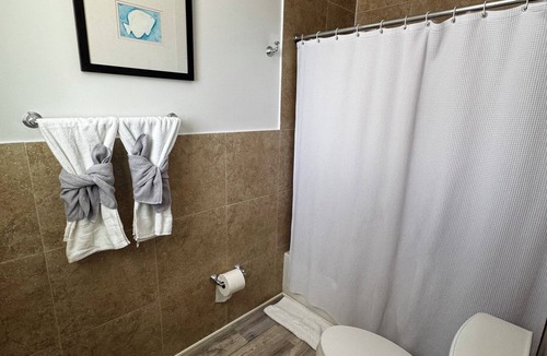 Bailey Town Apartment | Sunshine studio villa optional gull car rental