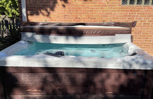 Arlington Heights House | The Vail/House/Hot Tub/Fire pit/Tesla charger/Garage
