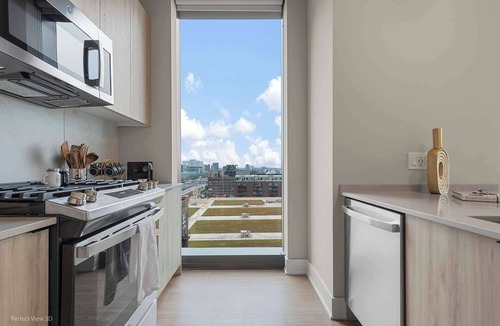 West Loop Apartment | West Loop Oasis: Skyline Views + Prime Location