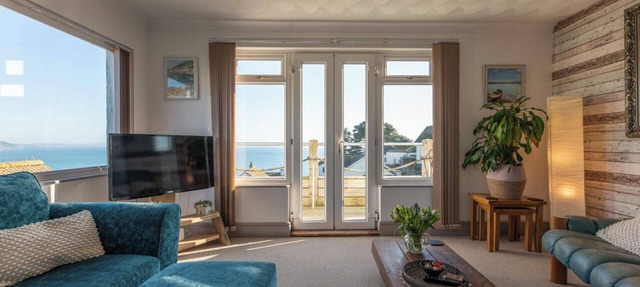 1 Bed Flat - Sleeps 2 - Pets - Balcony - Parking in Looe
