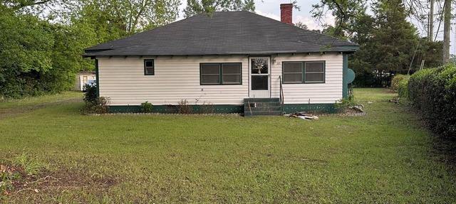 100 year old 3 br 2 bath house in center of downtown Lamar overlooks Main Street