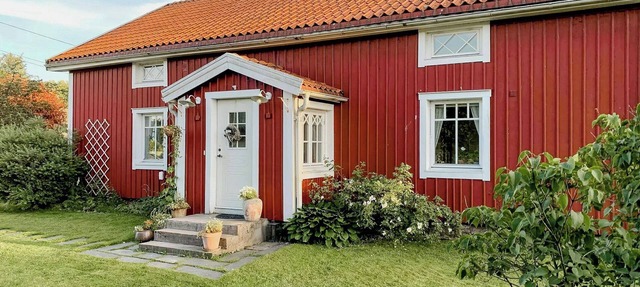 19th century house with antiques in rural setting
