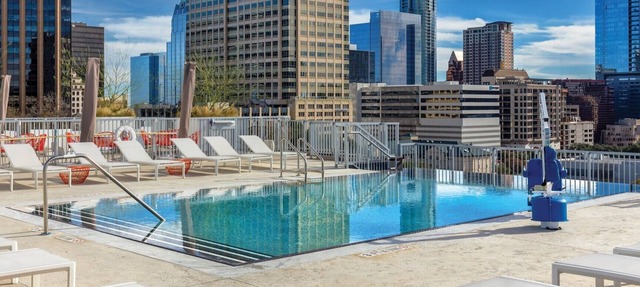 1BD/Austin - Rooftop Pool & Firepit, BBQ! in Austin