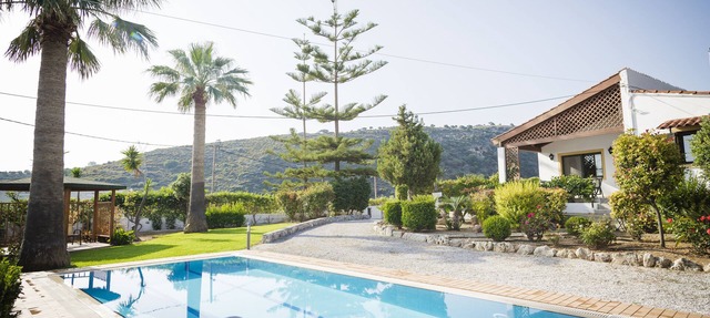 2 bedrooms+studio, ideal for kids, 36m² pool, 2.500m² garden, 2,5km from town in Rethimno