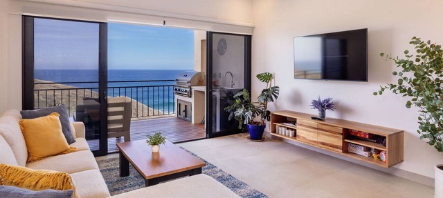 2BR/2BA Oceanfront Lux Surf Condo in Los Cerritos w/Pool, Gym, Hot Tub, Sauna