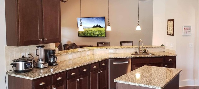 3 bed/2.5 baths, great neighborhood