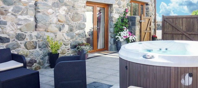 4 bedroom accommodation in Llandwrog, near Caernarfon