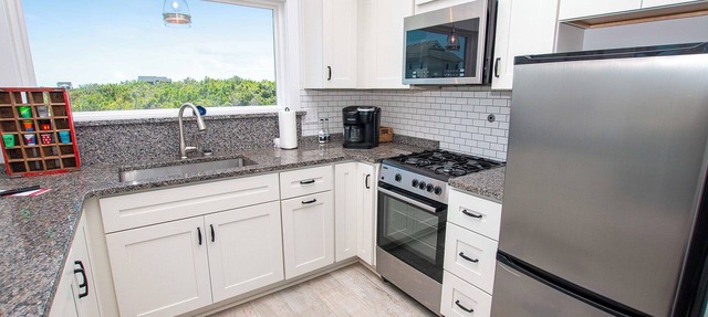 4x2279B, Charming Tiny Cottage- Oceanside, Covered Deck in Corolla