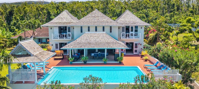 5 bed villa, gated community, private pool, fully staffed, private chauffeur