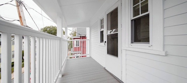 5BR 2BTH Bright & Spacious Apt in Brighton in Brighton