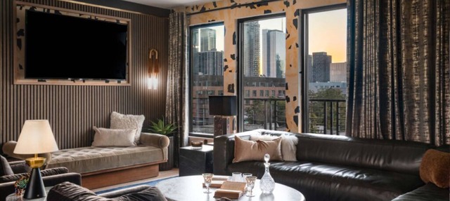 6th Street Suite: 4BR/11Beds - Pool, Roofdeck, Garden Bars, Walk To Everything!