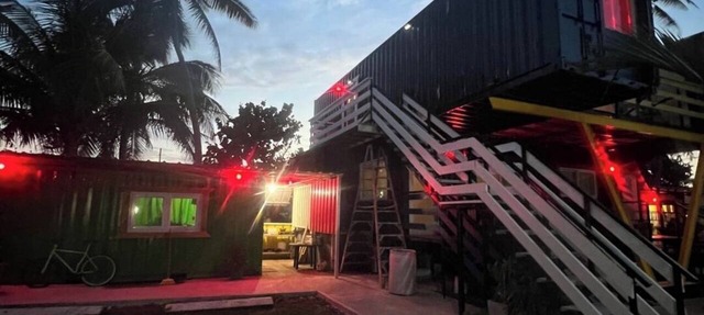 A container-style studio for up to 4 in Barrio Islote - 2 beds, private. in Islote