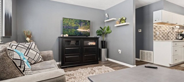 A Post-Impressionist`s Muse: 2BD close to PIA in Bartonville
